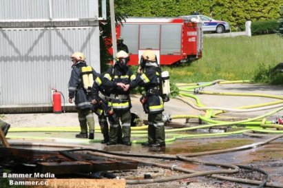 Einsatz mit umluftunabhängigen Atemschutz beim Sägewerkbrand 2012